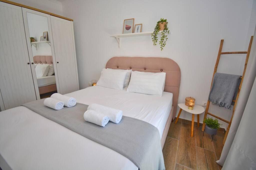 Potamos Deluxe White Apartment Bagian luar foto