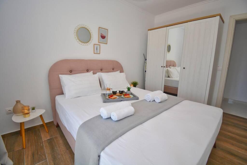 Potamos Deluxe White Apartment Bagian luar foto