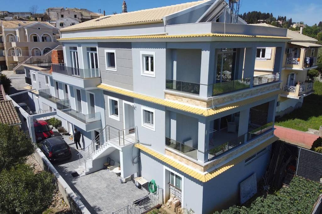 Potamos Deluxe White Apartment Bagian luar foto
