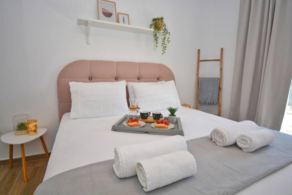 Potamos Deluxe White Apartment Bagian luar foto