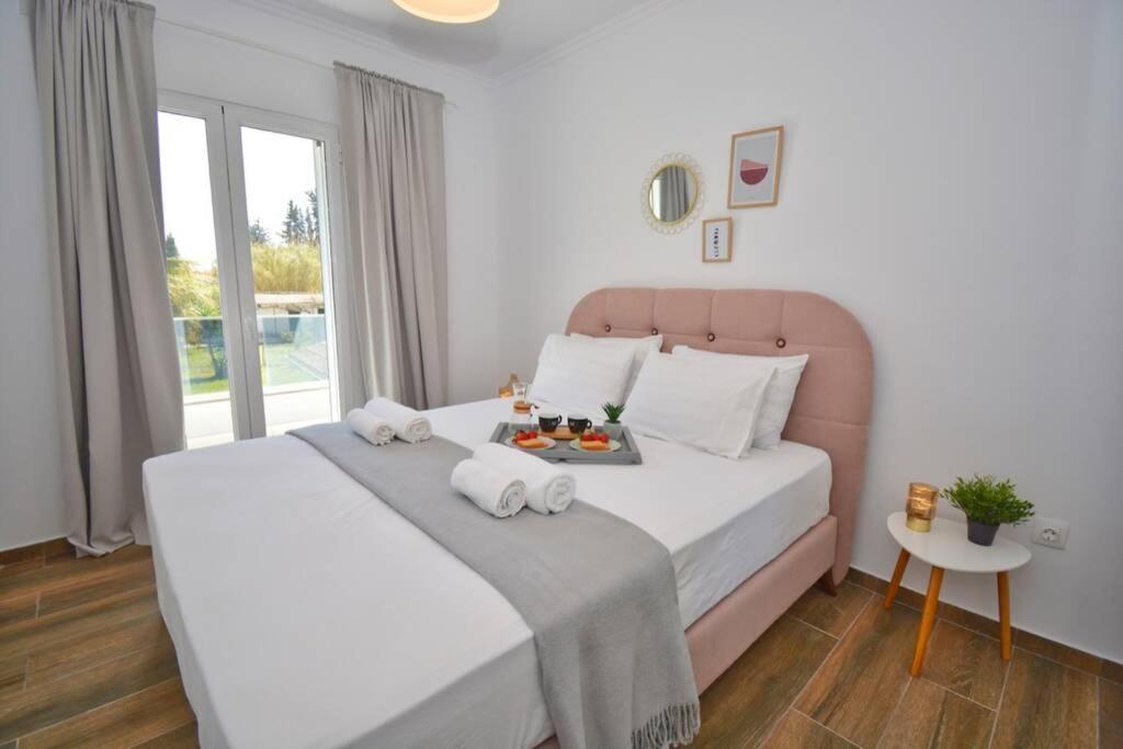 Potamos Deluxe White Apartment Bagian luar foto